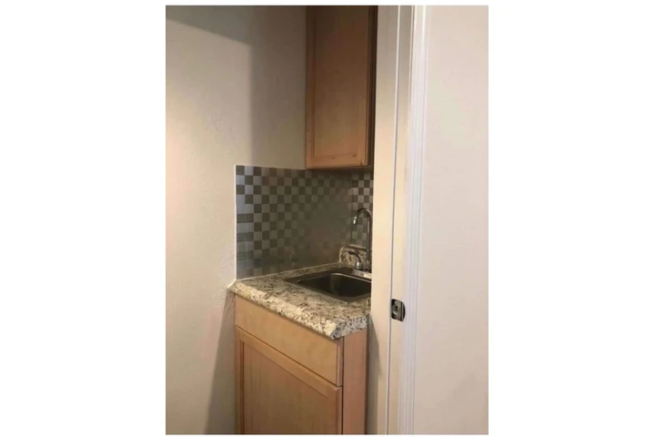 $750 : Rento Habitación image 7