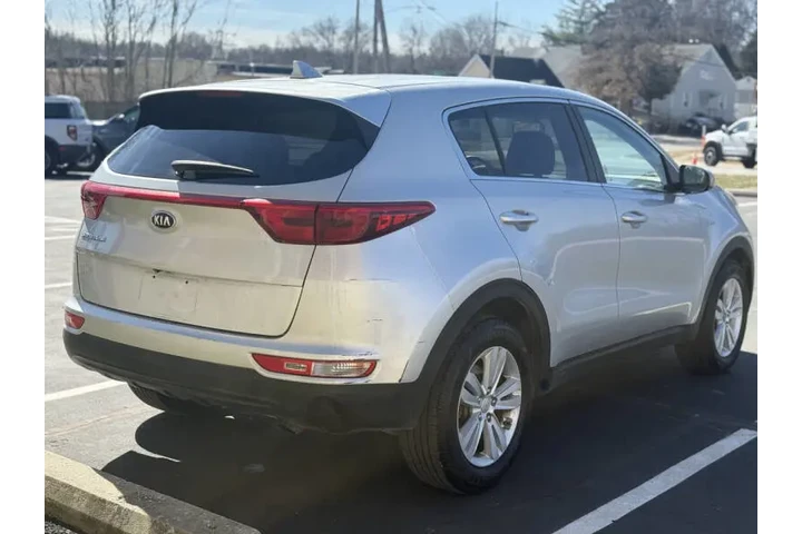 $7999 : 2018 Sportage LX image 6