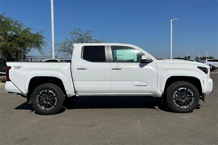 $45944 : New 2024 Tacoma TRD Sport Dou image 3