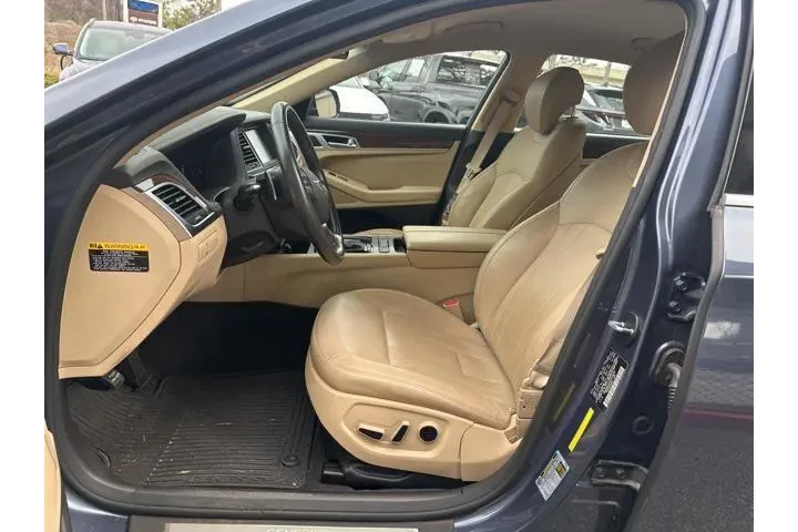 $13735 : Hyundai Genesis 2015 3.8L 4d image 6