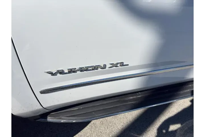 $29750 : GMC Yukon XL 2019 4x4 SLT 4d image 3