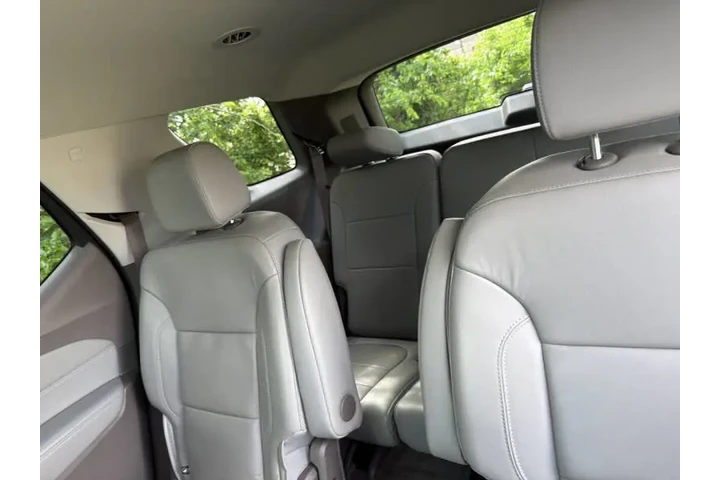 $22495 : 2019 Traverse LT Leather image 6