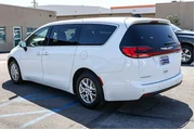 $23998 : Chrysler Pacifica 2023 Touri thumbnail