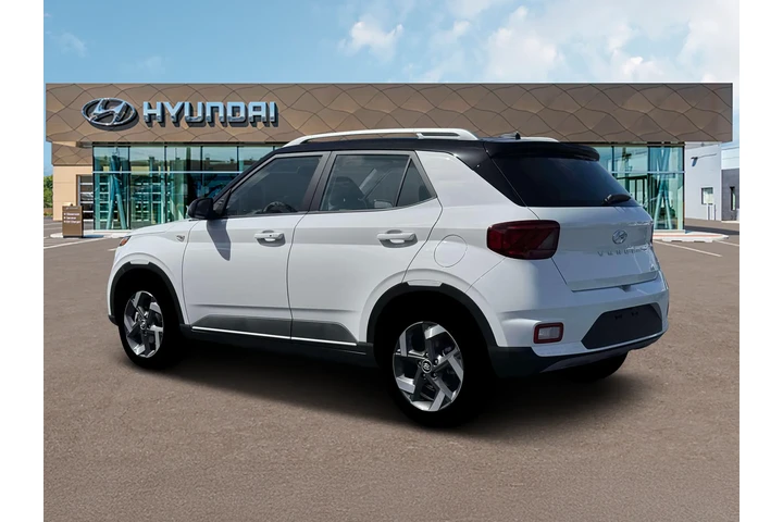 $24990 : Hyundai VENUE 2026 SEL 4dr C image 4