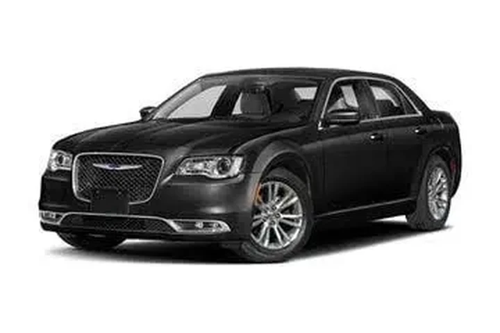 $33901 : Chrysler 300 2023 S V6 4dr S image 1