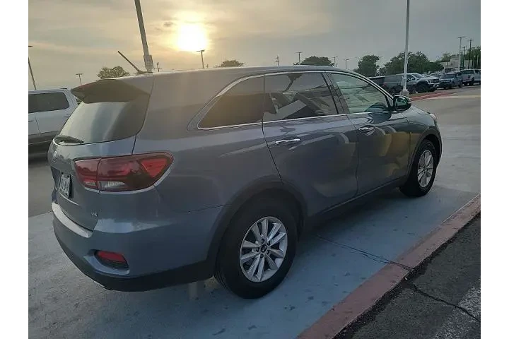 $17473 : Kia Sorento 2020 S V6 4dr SU image 2