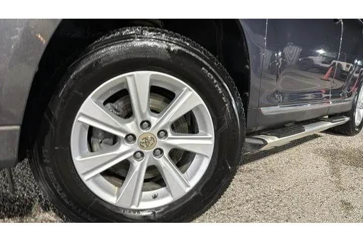 $12950 : Toyota Highlander 2011 SE 4d image 9