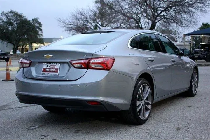 $21028 : Chevrolet Malibu 2024 LT 4dr image 5