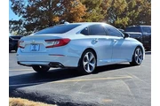 $25400 : Honda Accord 2020 Touring 4d thumbnail