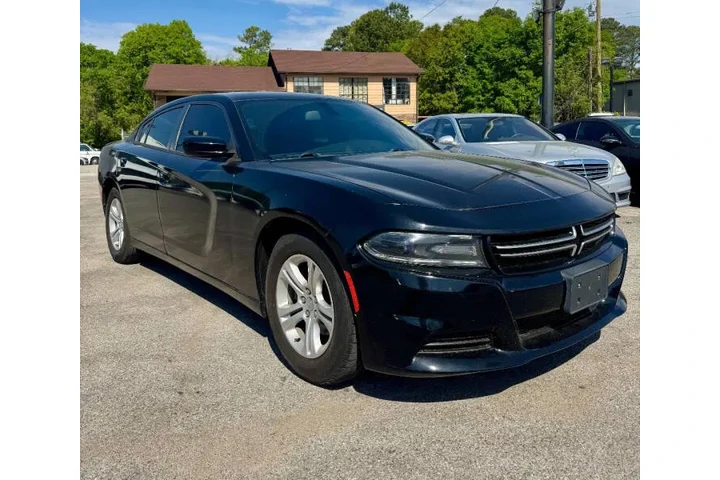 $9500 : 2017 Charger SE image 4
