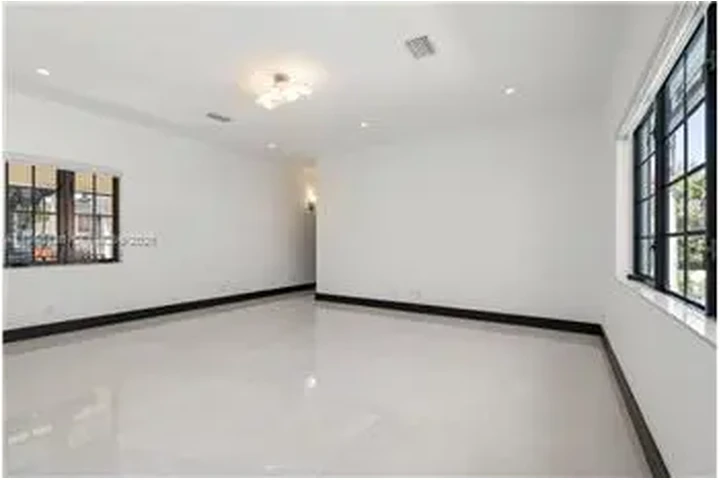 $16000 : Rental property with 4 bedro image 10