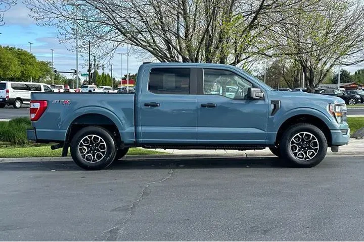 $35995 : Ford F-150 2023 4x4 XLT 4dr image 8