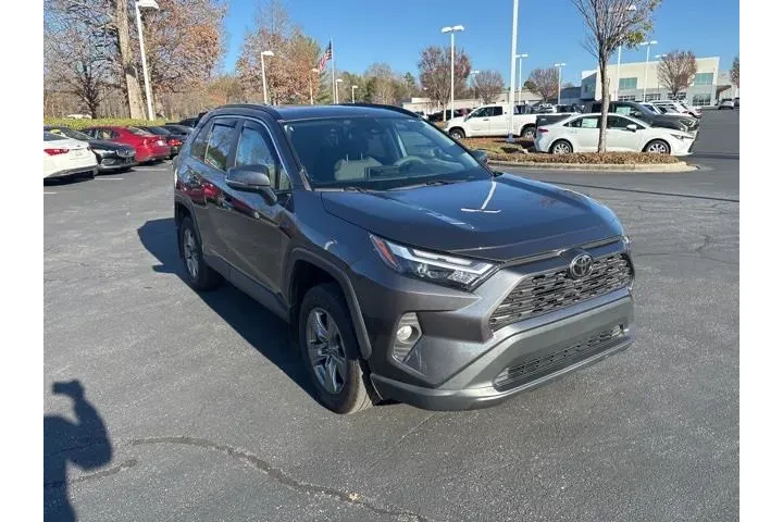 $28195 : Toyota RAV4 2023 XLE 4dr SUV image 2