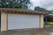 Garage door w opener - Puerta thumbnail