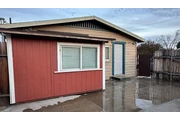 $1000 : This is a studio-style unit wi thumbnail