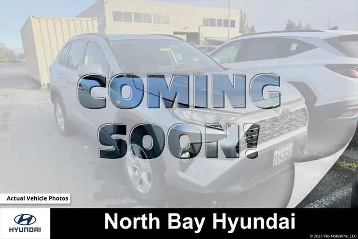 $29990 : Toyota RAV4 2021 AWD XLE 4dr image 1