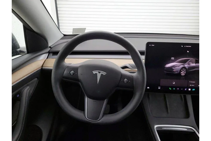 $33998 : Tesla Model Y 2023 AWD Long image 10