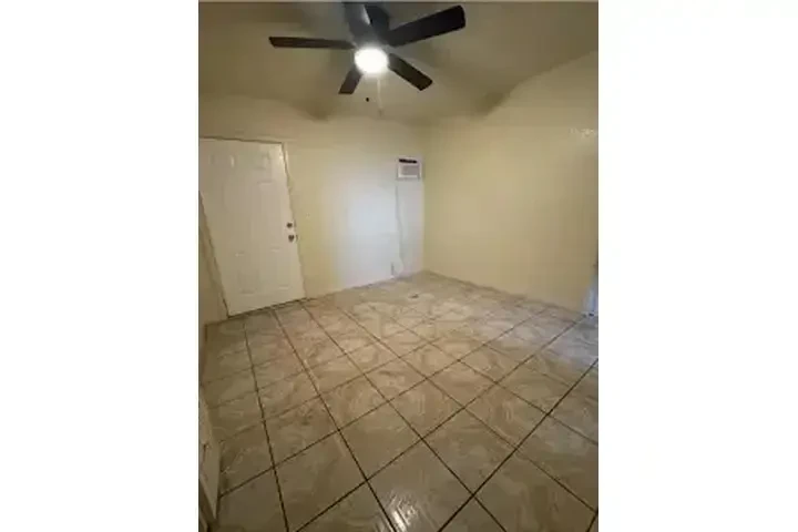 $2200 : LOS ANGELES 2 RECS APTS. image 2