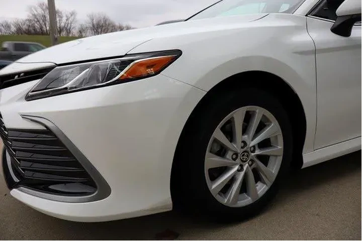 $23500 : Toyota Camry 2021 LE 4dr Sed image 4