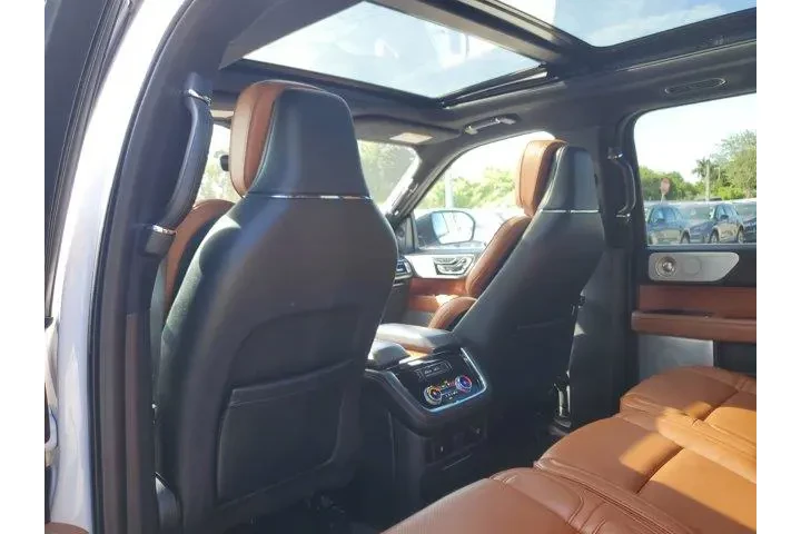 $32990 : Lincoln Navigator 2019 4x4 R image 10
