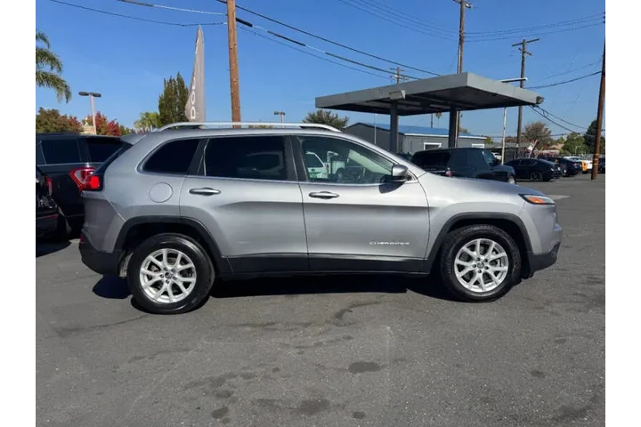 $7998 : 2015 Cherokee Latitude image 9