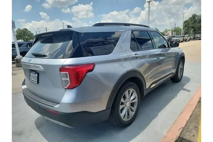 $28773 : Ford Explorer 2023 XLT 4dr S image 3
