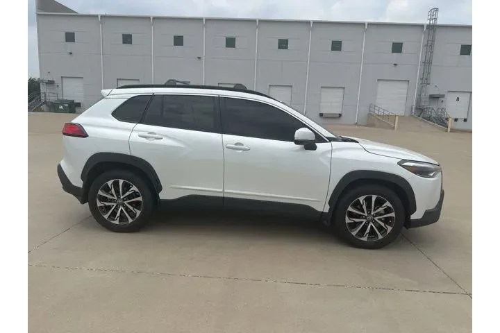 $28250 : Toyota Corolla Cross 2024 XL image 4