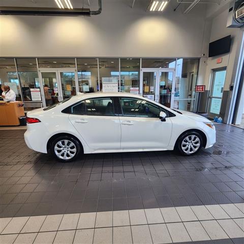 $22991 : PRE-OWNED 2023 TOYOTA COROLLA image 3