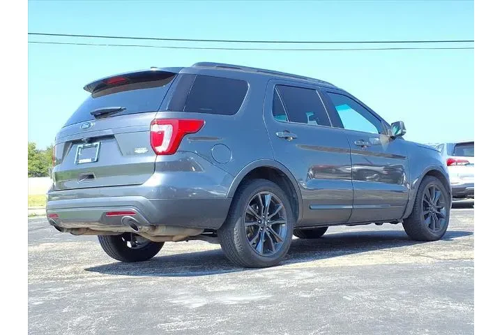 $10498 : Ford Explorer 2017 XLT 4dr S image 4