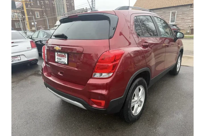 2022 Trax LT image 7