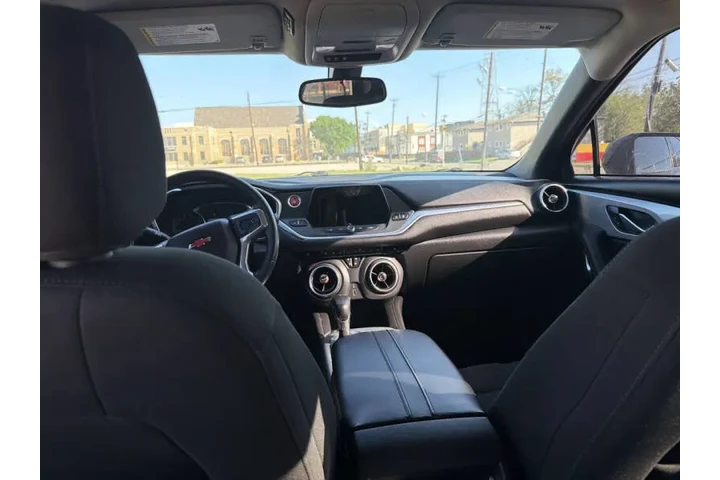 2020 Blazer LT image 8