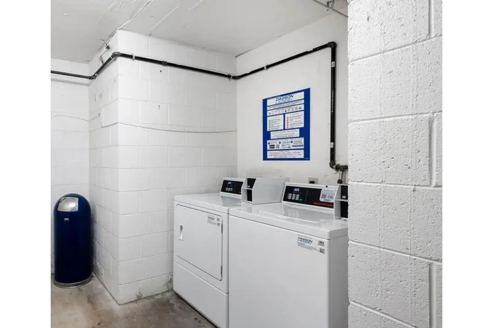 $2000 : 2 Bedroom Apartments in LA image 7