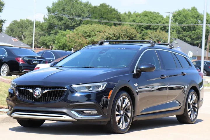 $19745 : 2018 Regal TourX Essence image 4