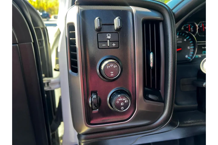 $32900 : GMC Sierra 2500HD 2018 4x4 S image 10