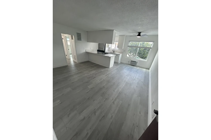 $2395 : **APARTAMENTO REMODELADO ** image 2