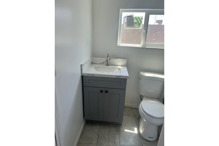 $1450 : Cuarto en renta image 1