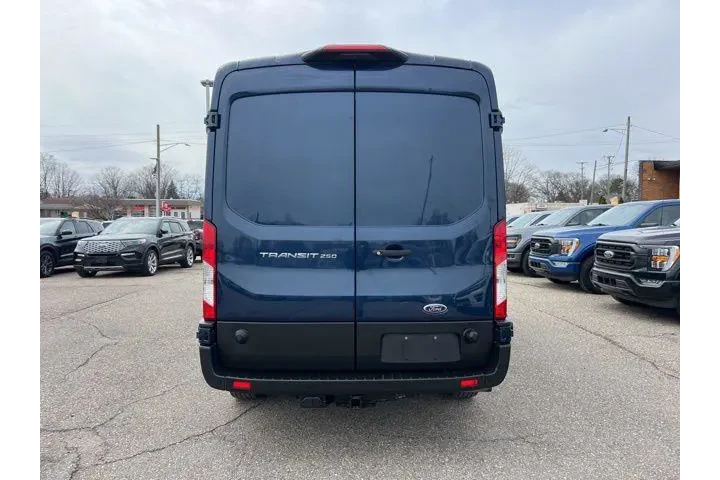 $24588 : Ford Transit 2020 250 3dr SW image 5