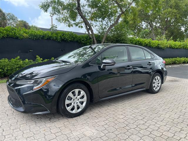 $12900 : 2021 Toyota Corolla LE image 9