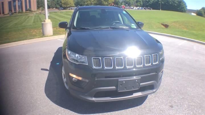 $16000 : PRE-OWNED 2018 JEEP COMPASS L image 3