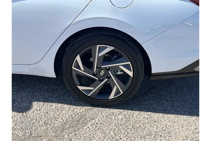 $27520 : Hyundai ELANTRA 2025 SEL Con image 5