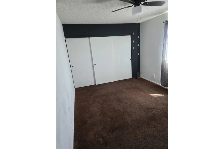 $1000 : CUARTO GRANDE EN CASA image 3