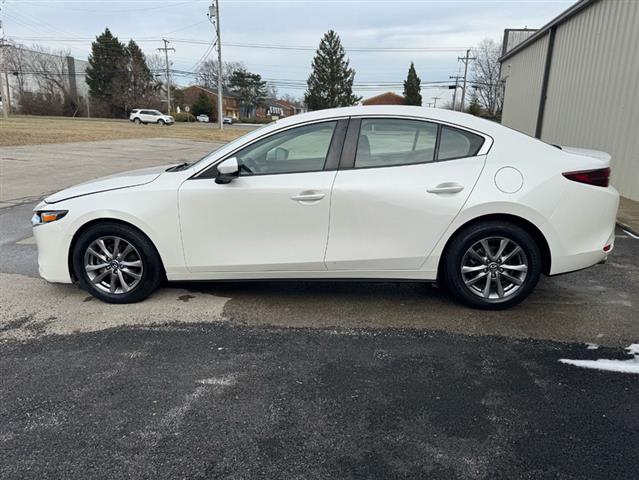 $13955 : 2019 Mazda Mazda3 Hbks image 3