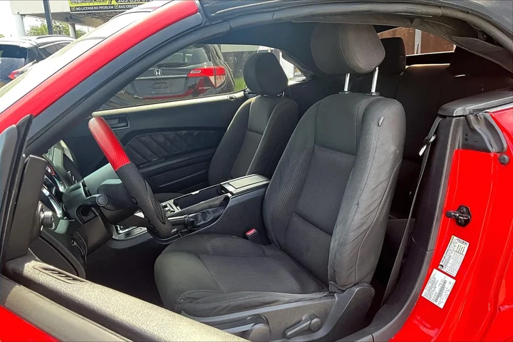 $1500 : MUSTANG CONVERTIBLE 2D image 5