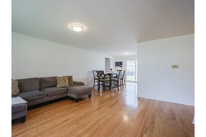 $2500 : CHARMING SINGLE FAM HOME image 4