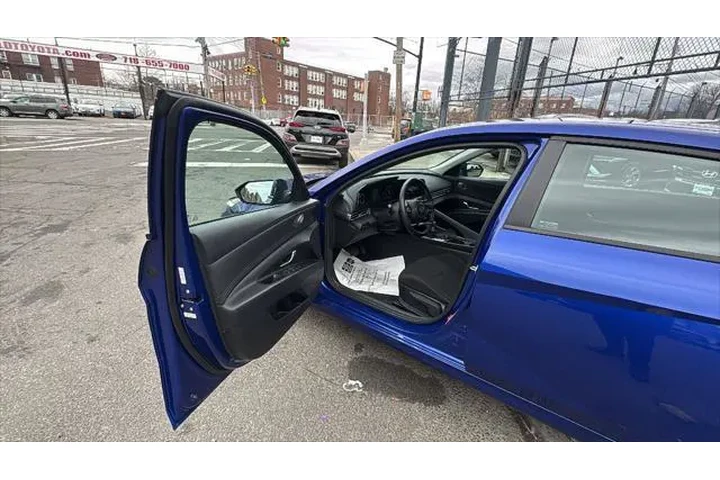 $17013 : Hyundai ELANTRA 2023 SEL 4dr image 10