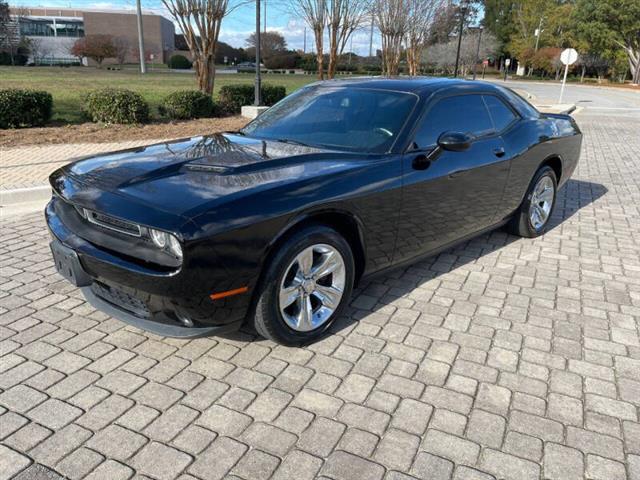 2017 Challenger SXT Plus image 3