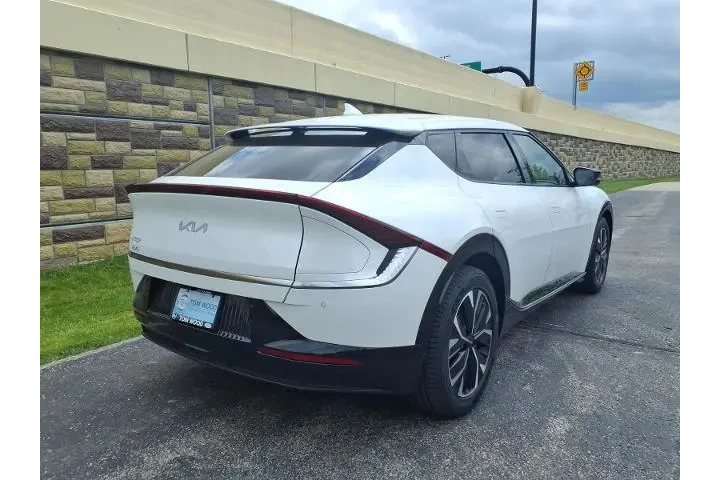 $26766 : Kia EV6 2024 AWD Wind 4dr Cr image 10