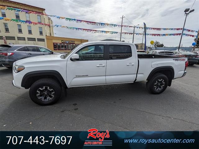 $32995 : 2018 Tacoma SR5 V6 4WD Truck image 4