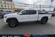 $32995 : 2018 Tacoma SR5 V6 4WD Truck thumbnail