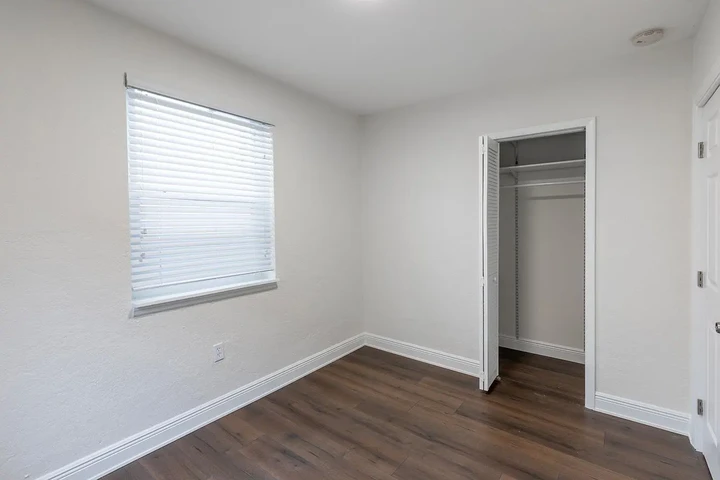 $800 : Charming 2-bed/1-bath detached image 7